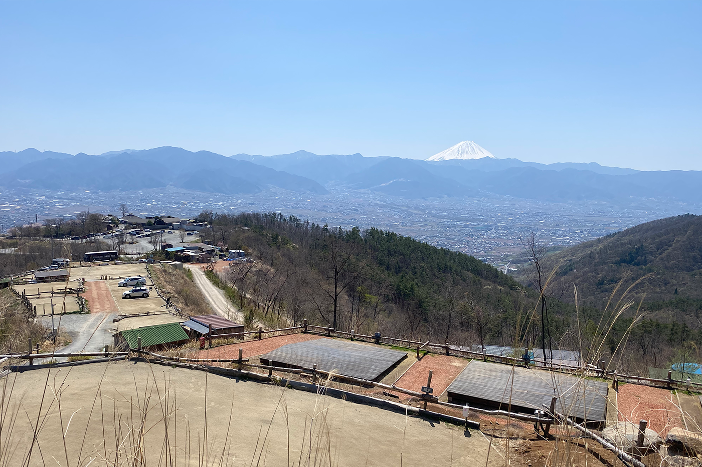 ほったらかしキャンプ場はどのサイトからも富士山を臨むことができます