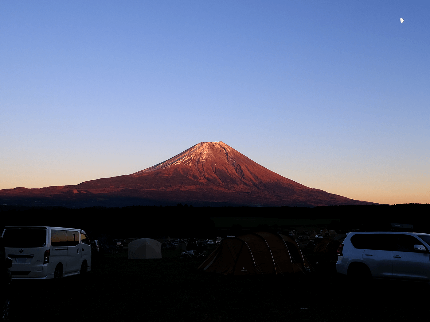 運よく富士山が1日見えている日は、その色彩の変化が楽しめます