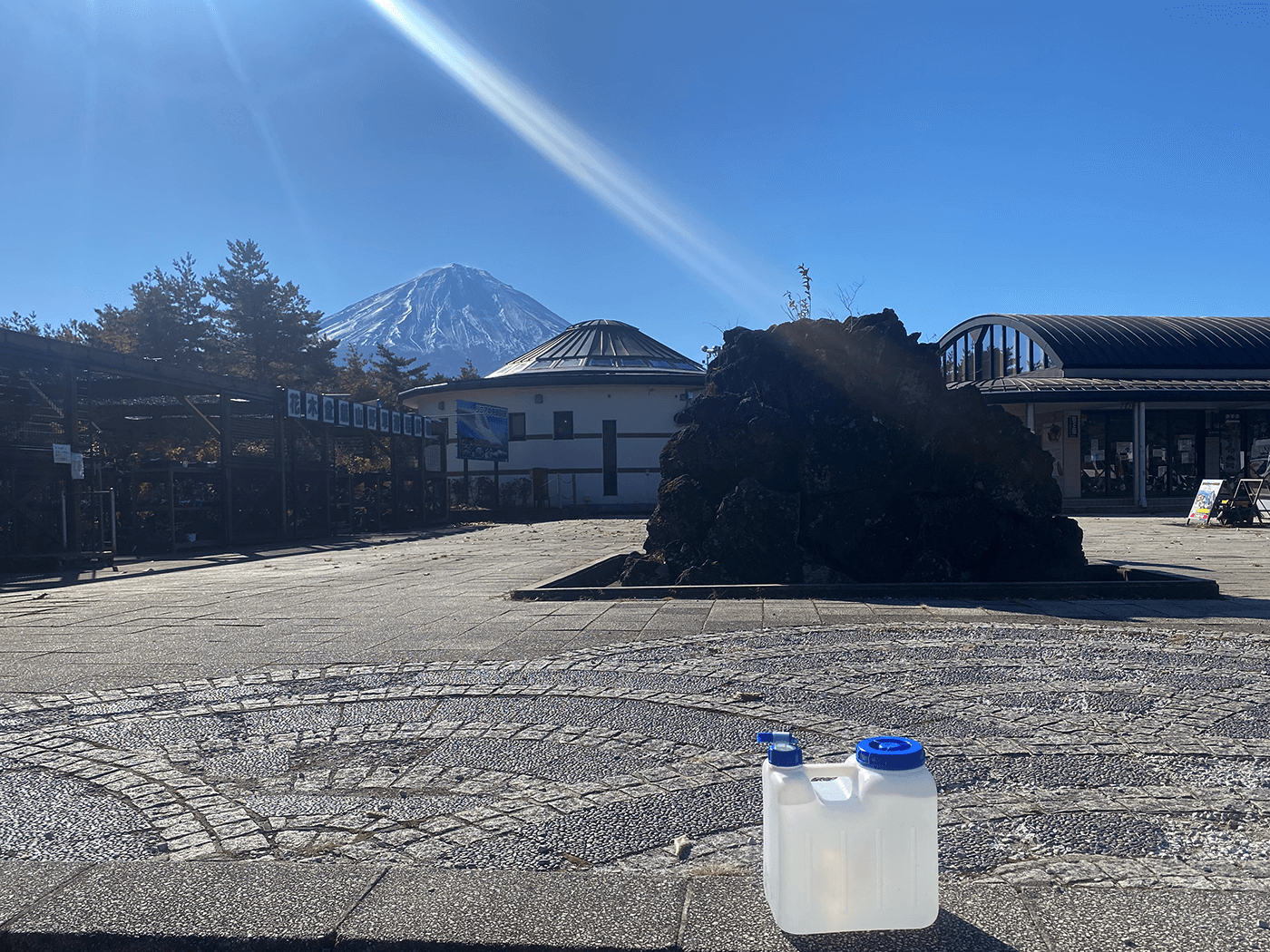 「道の駅なるさわ」では、いつも富士山の湧き水を汲んでいます