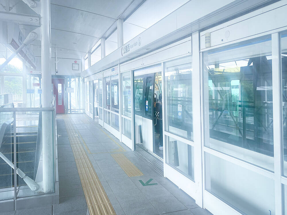 リニモの駅はゆりかもめの駅と雰囲気が似ています